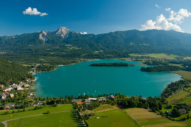 Faaker See mit Blick auf die Karawanken Faaker See mit Blick auf die Karawanken